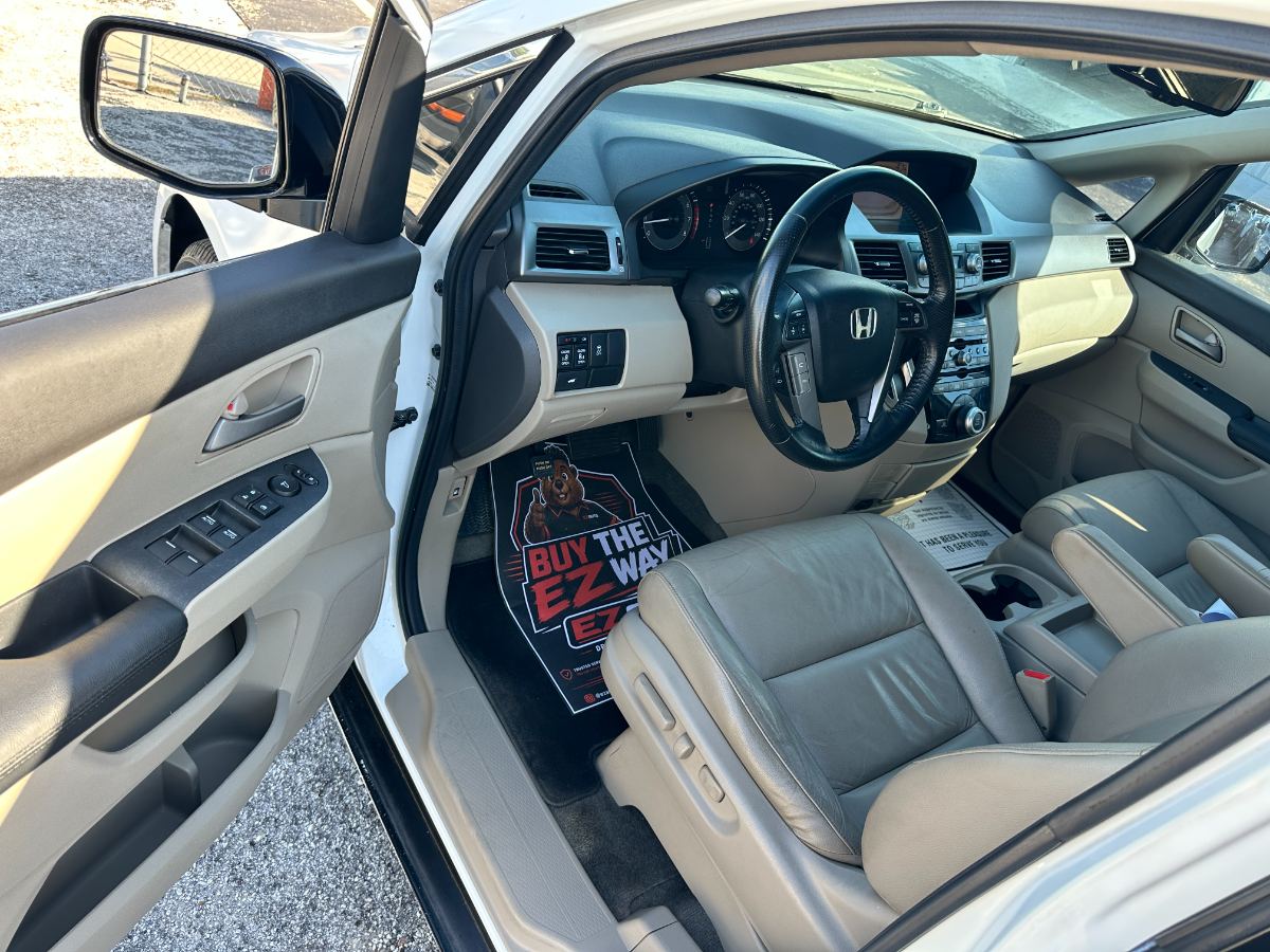 2011 Honda Odyssey photo 12