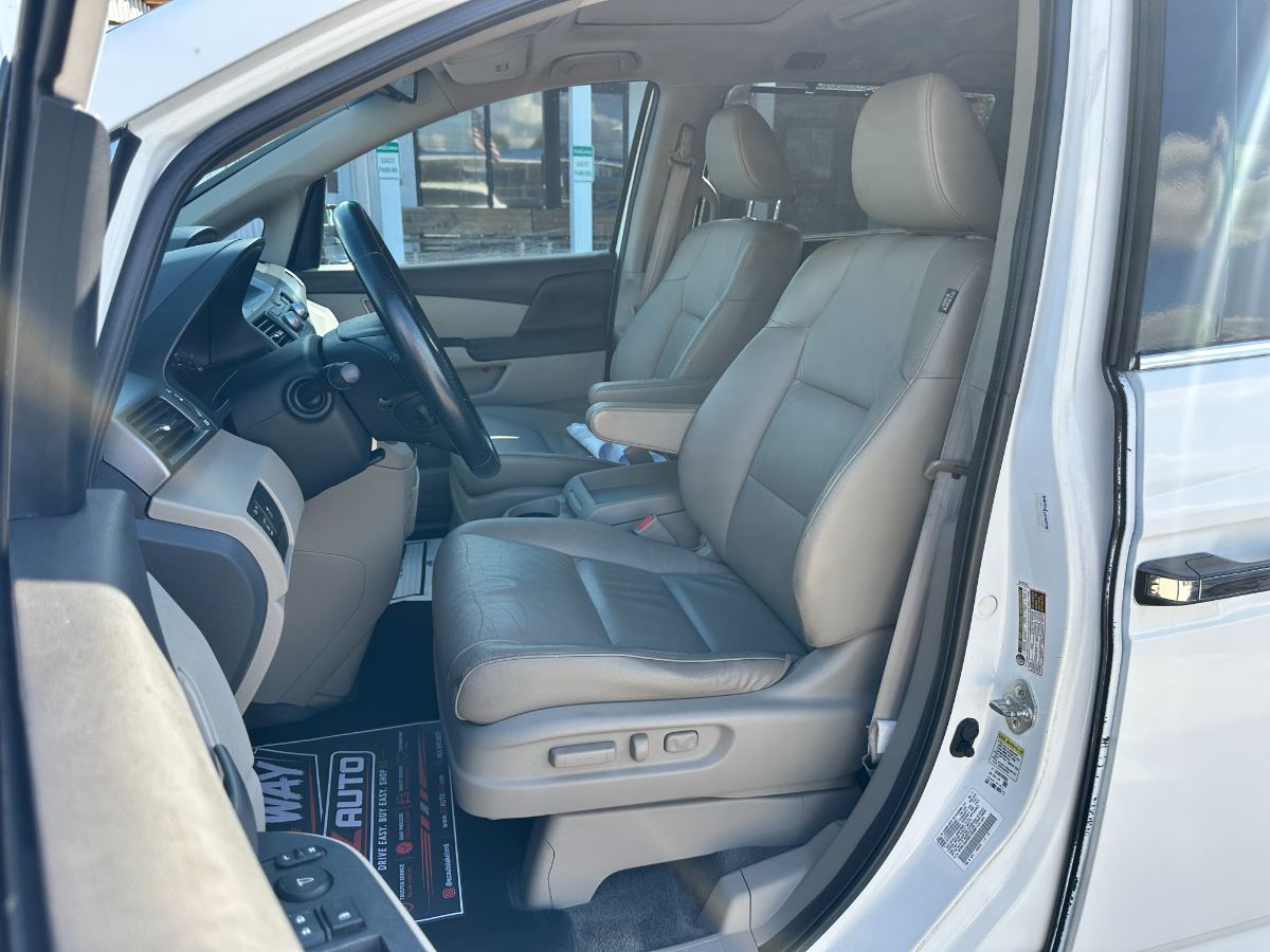 2011 Honda Odyssey photo 14
