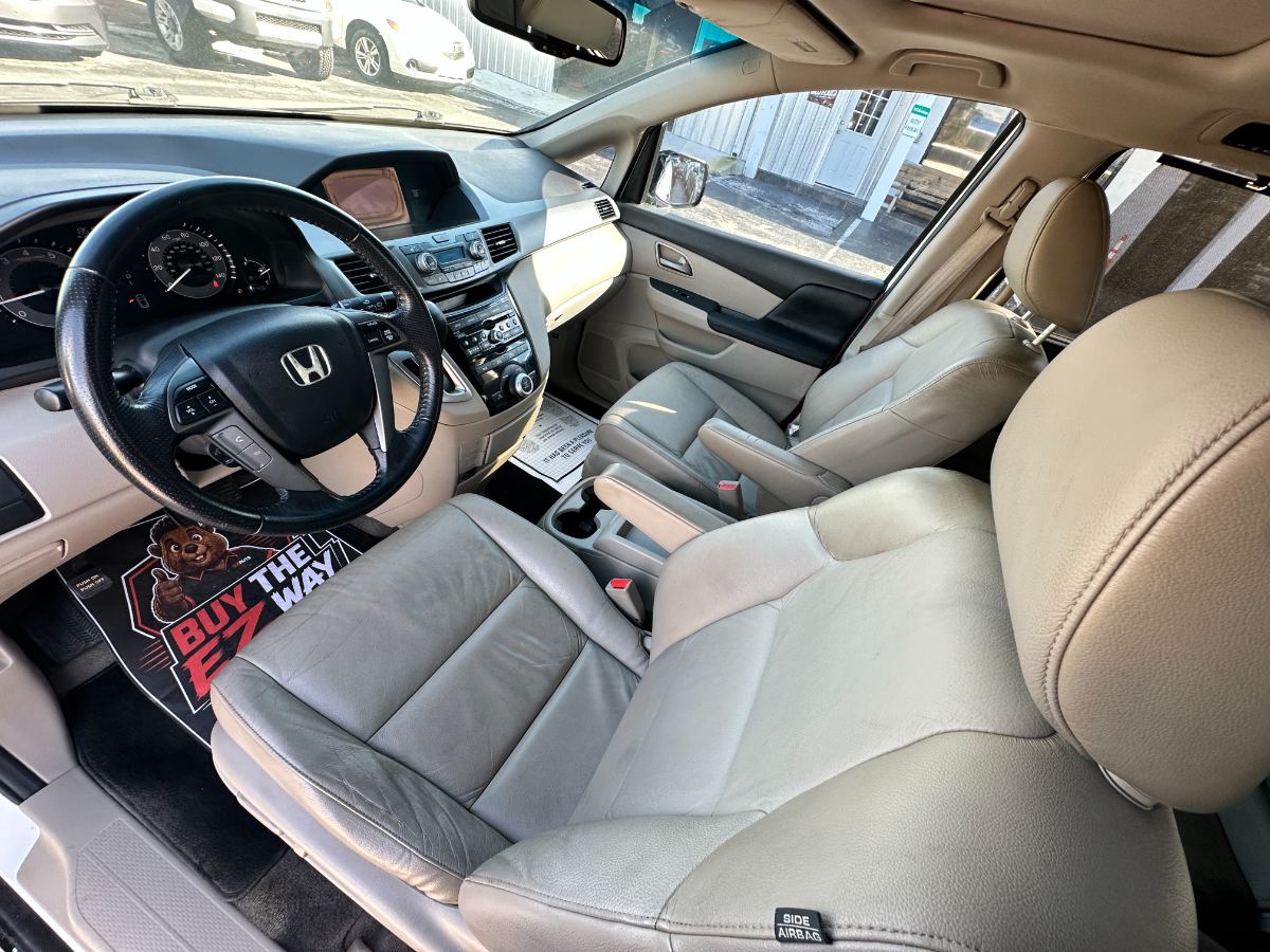 2011 Honda Odyssey photo 16