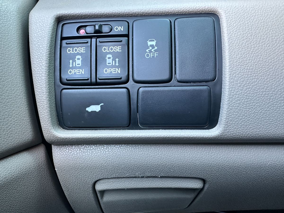 2011 Honda Odyssey photo 17
