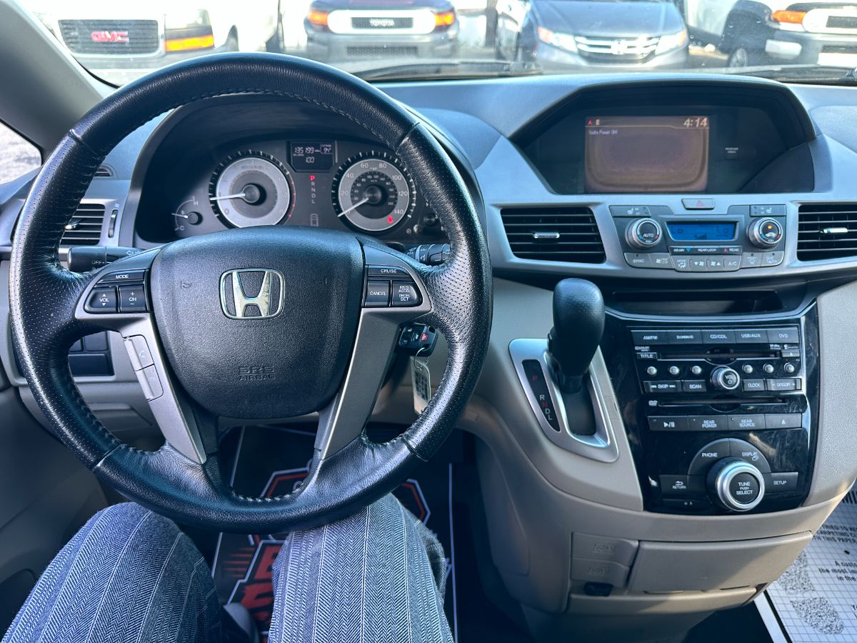 2011 Honda Odyssey photo 18