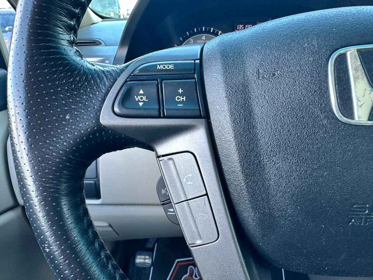 2011 Honda Odyssey photo 19