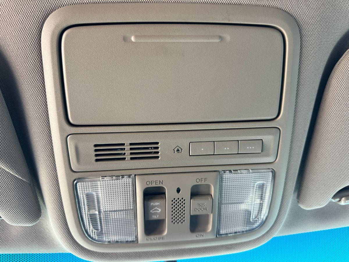 2011 Honda Odyssey photo 25