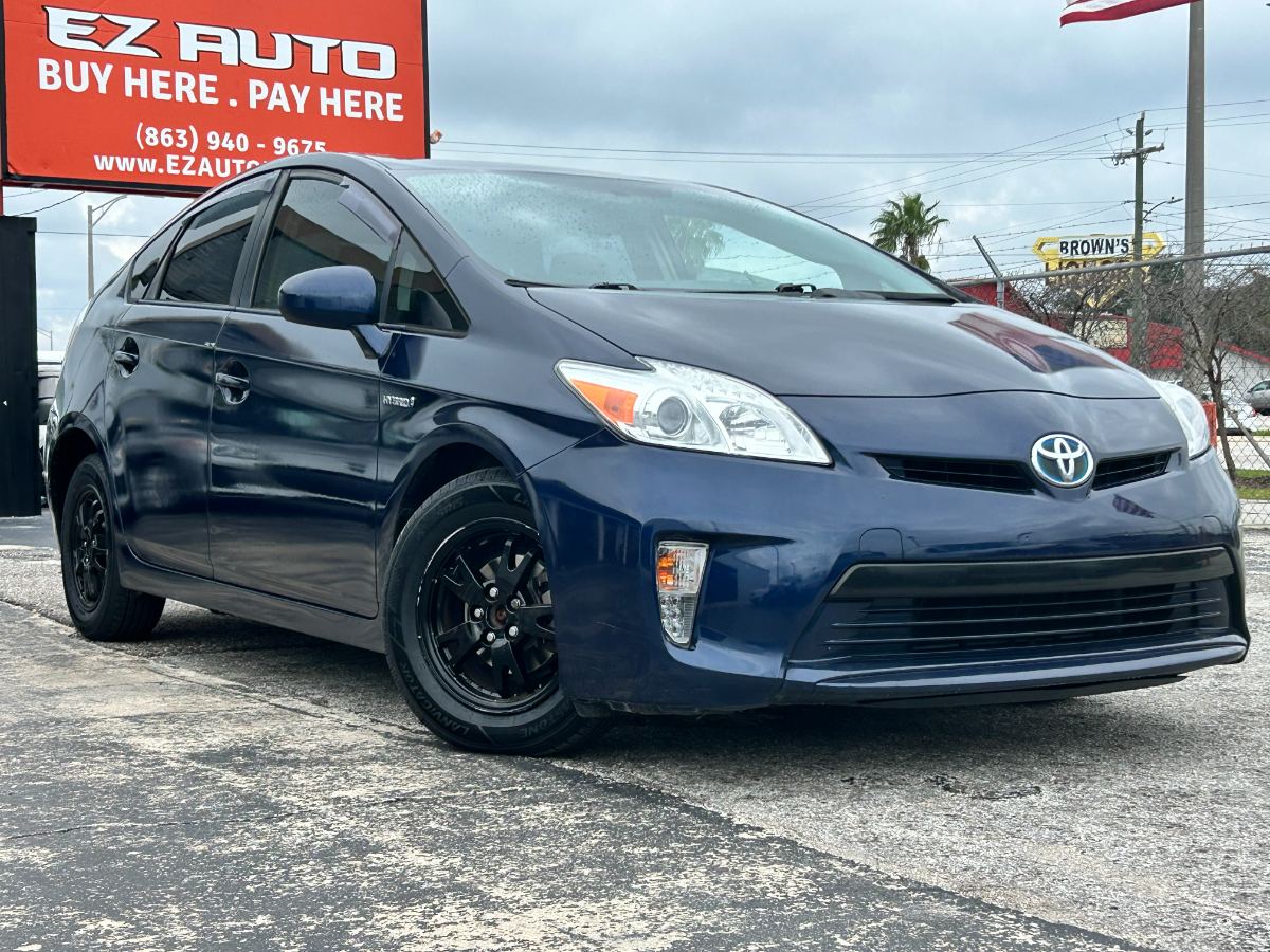 2014 Toyota Prius photo 1