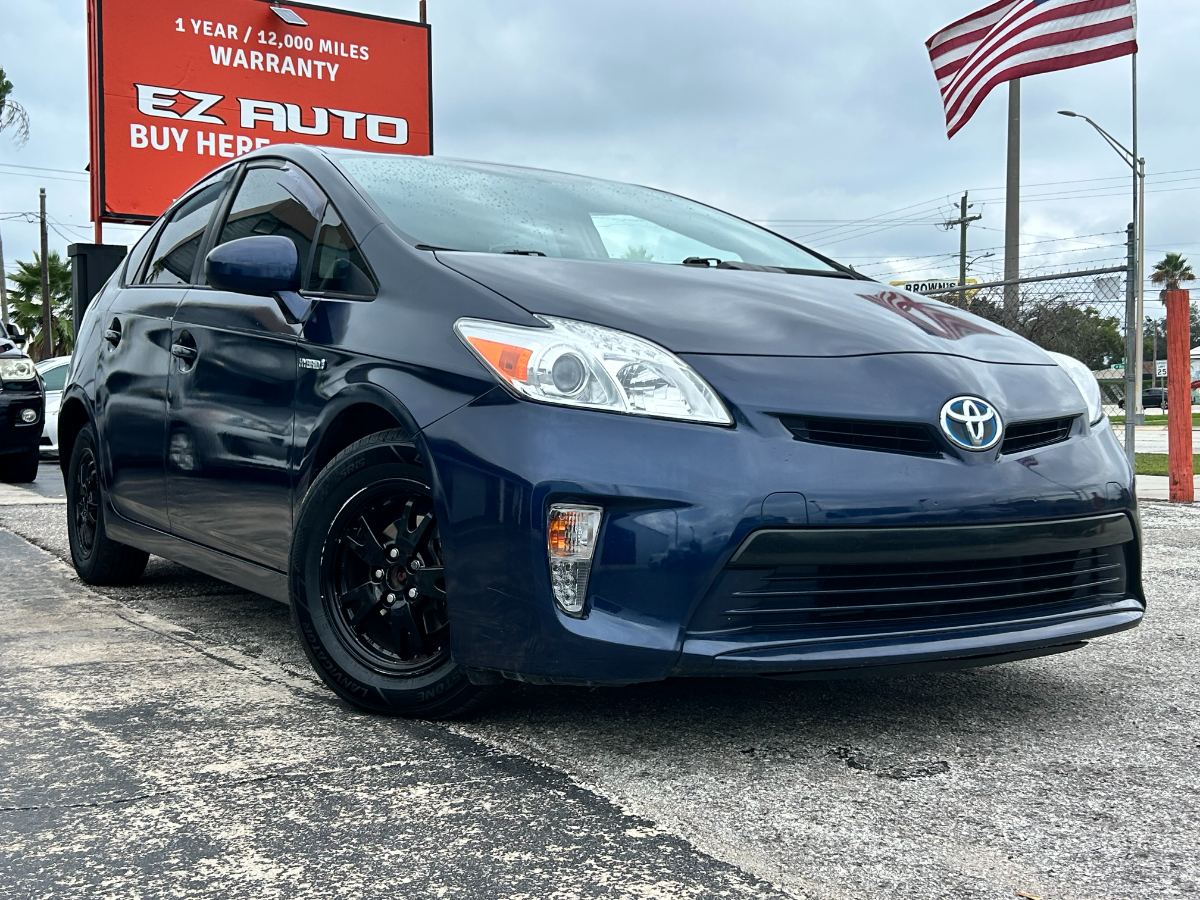 2014 Toyota Prius photo 2