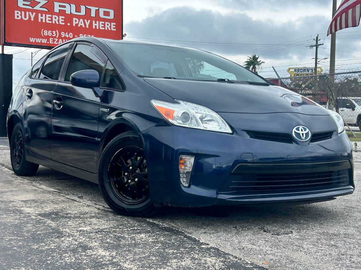2014 Toyota Prius photo 3