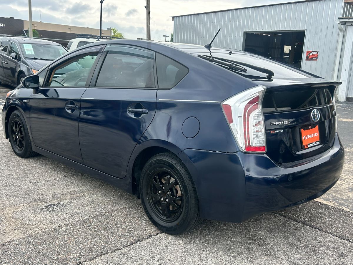 2014 Toyota Prius photo 8