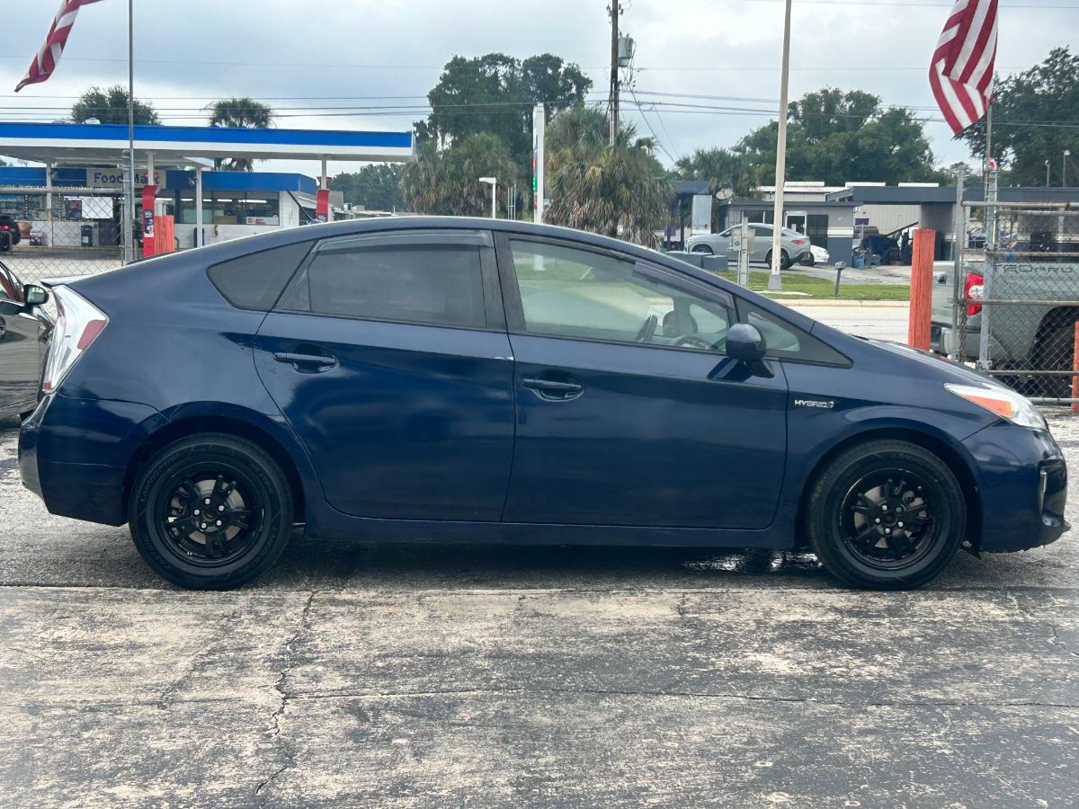 2014 Toyota Prius photo 11