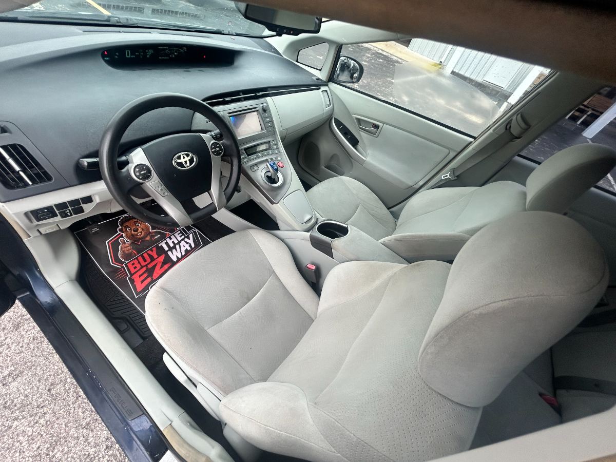 2014 Toyota Prius photo 16