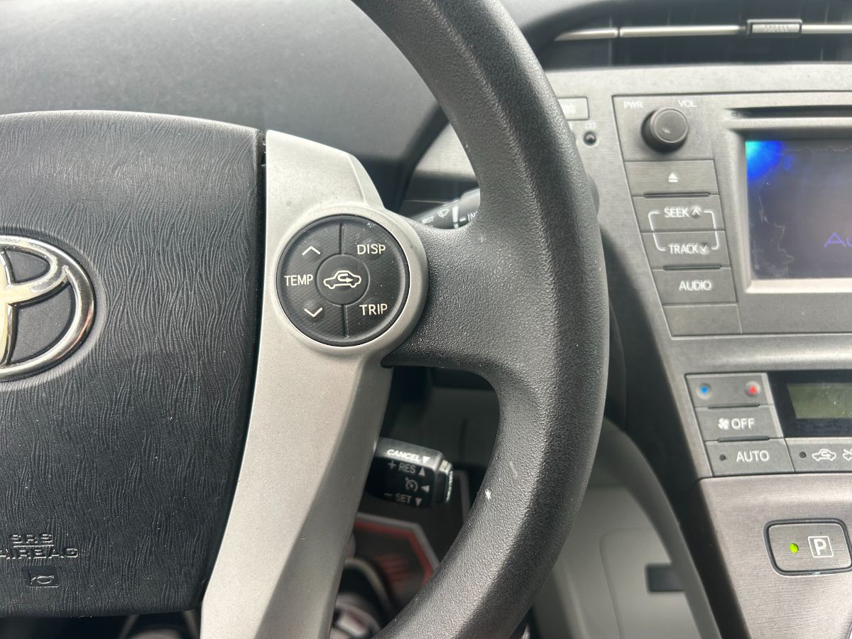 2014 Toyota Prius photo 21