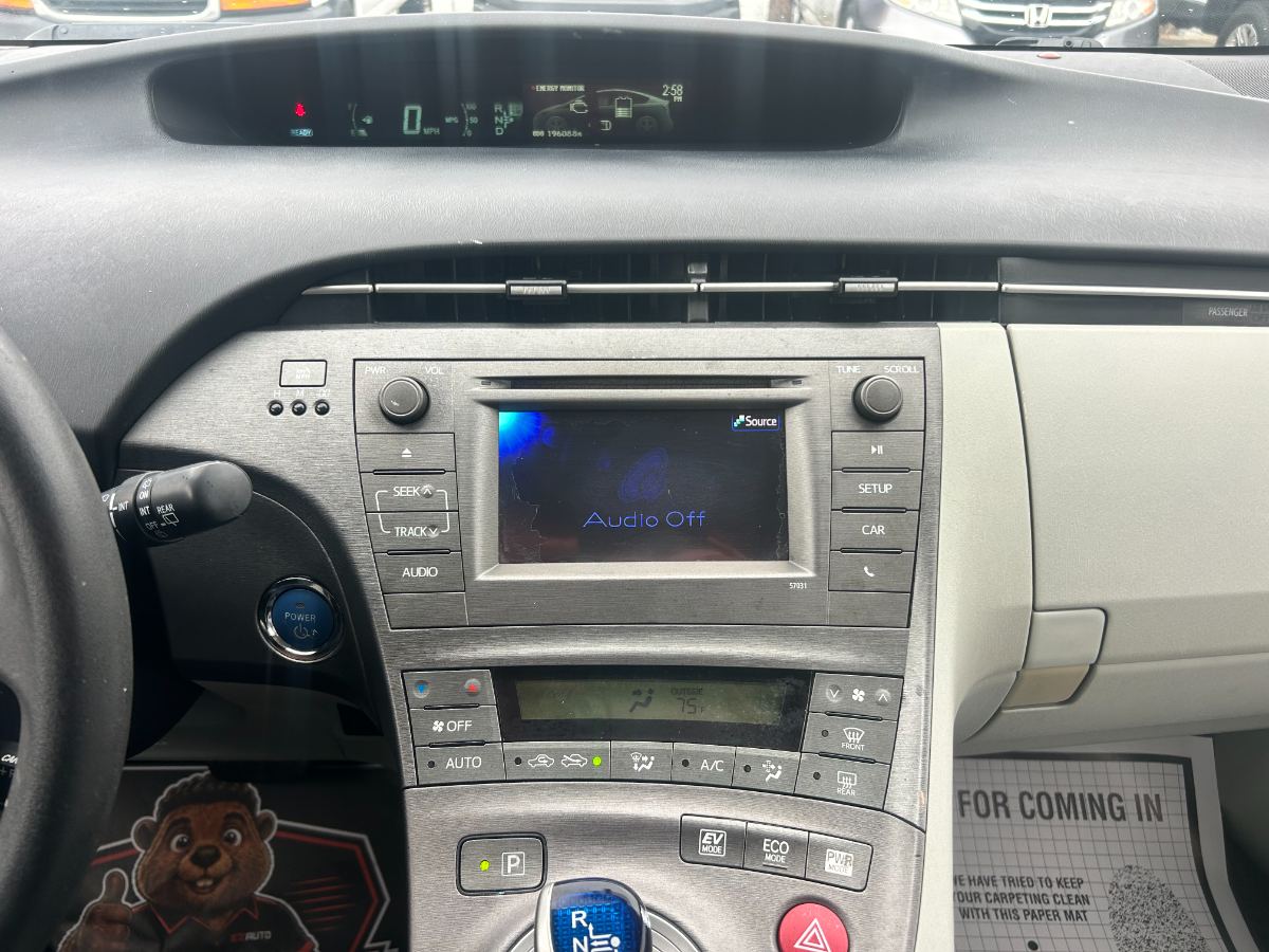 2014 Toyota Prius photo 23