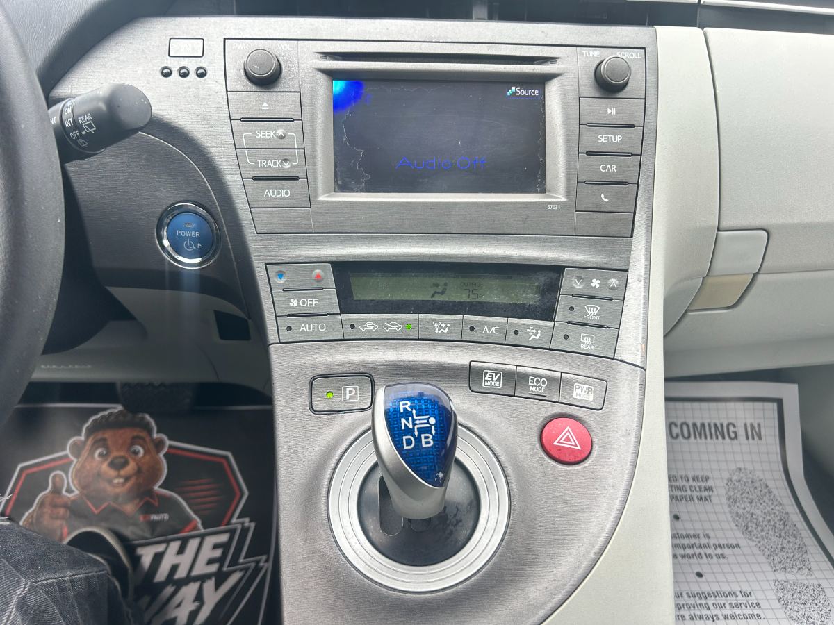 2014 Toyota Prius photo 25