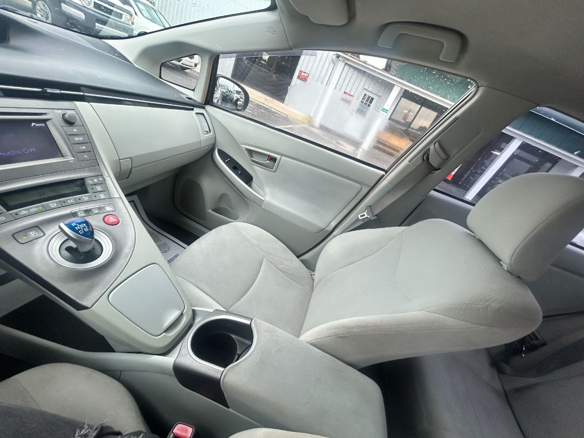 2014 Toyota Prius photo 27