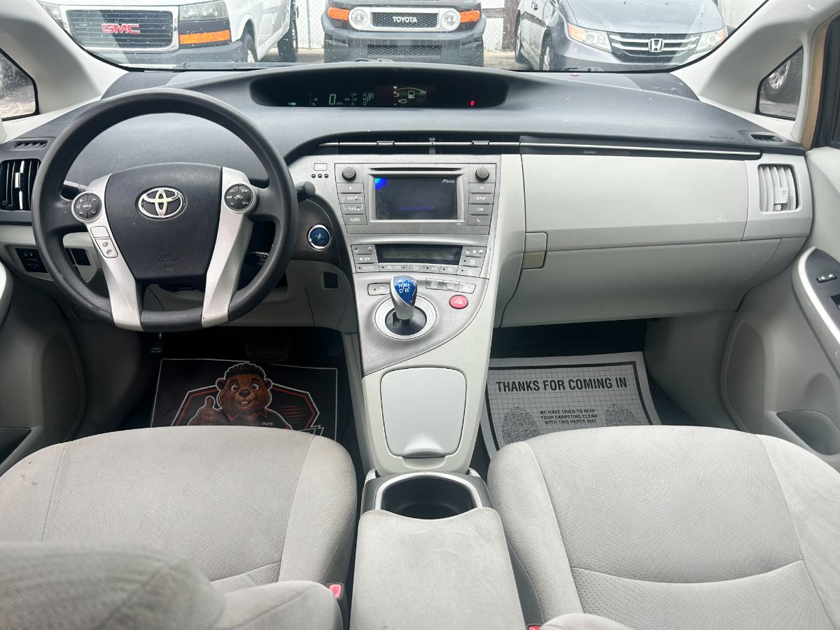 2014 Toyota Prius photo 31