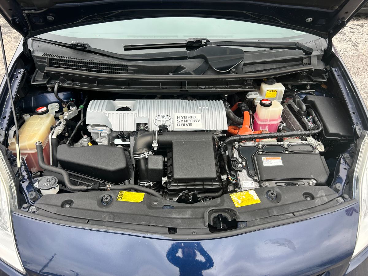 2014 Toyota Prius photo 36