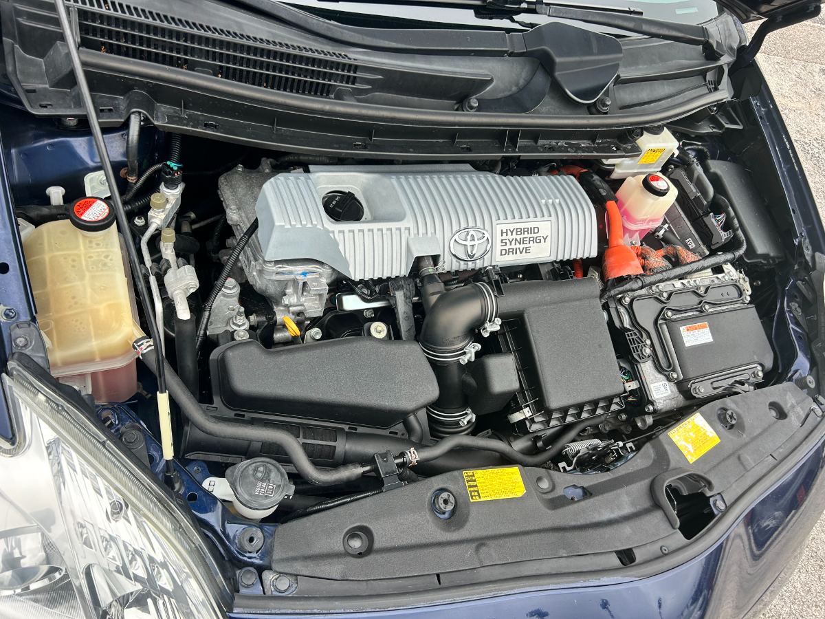 2014 Toyota Prius photo 37