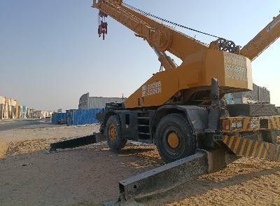 25 ton Crane