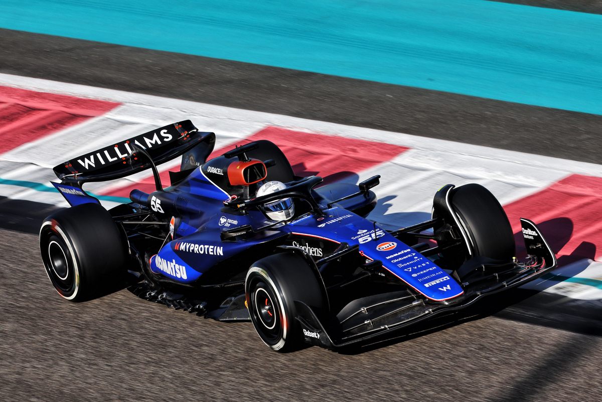 Carlos Sainz Sets the Pace on Day 2 of Pre-Season Testing in Bahrain