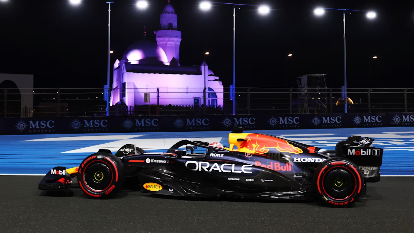 Verstappen conquista la pole per 0.010s su Piastri in una drammatica qualifica in Arabia Saudita