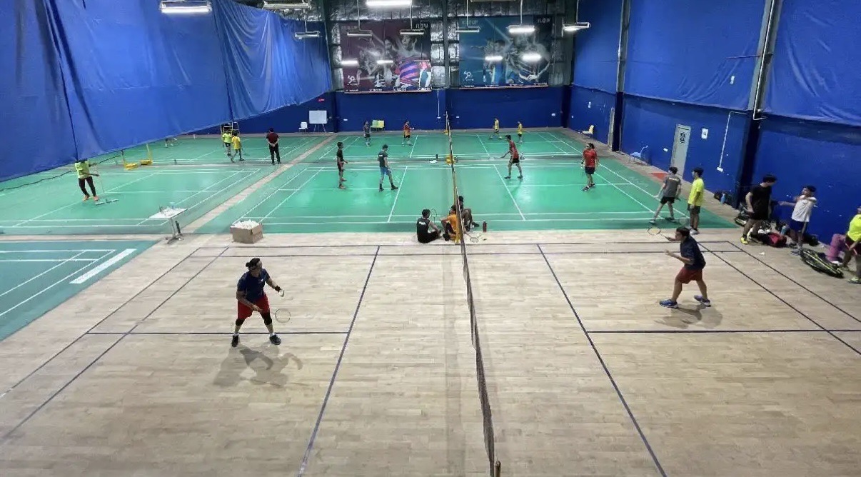 Badminton court at Flow Sports Life Badminton Academy Gurgaon in Vipul Greens Internal Rd, Vipul World, Sector 48, Gurugram, Haryana 122001, India - Professional badminton courts for weekend games and tournaments
