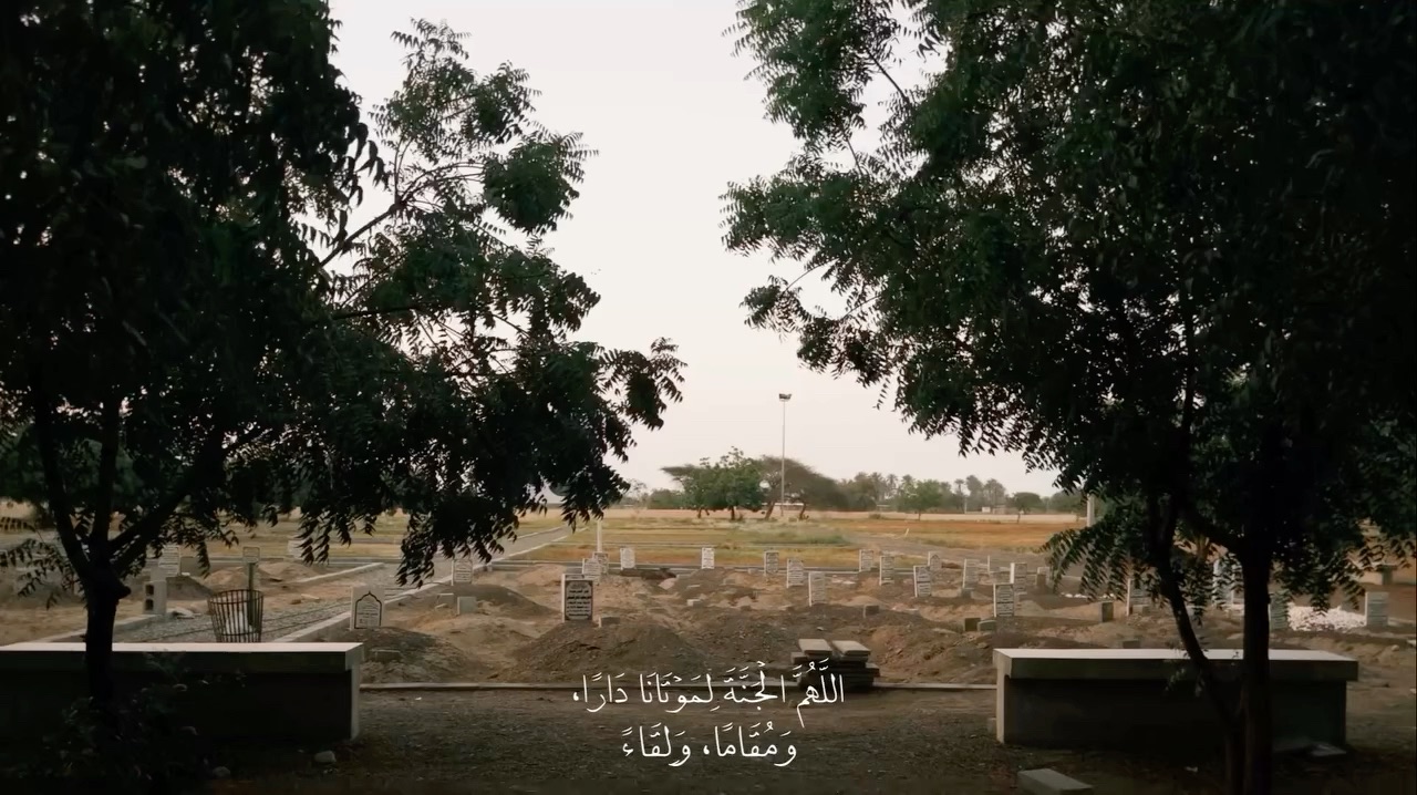 هذه هي الآية 72 من سورة التوبة.
النص الكامل للآية الكريمة:
«وَعَدَ اللَّهُ الْمُؤْمِنِينَ وَالْمُؤْمِنَاتِ جَنَّاتٍ تَجْ