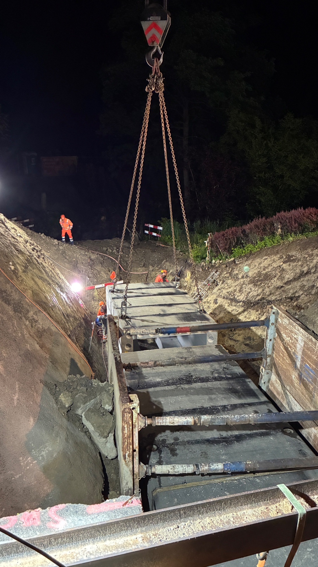 Bachdurchlass Küntwilerstrasse – Einbau in der Nacht — Bild 6