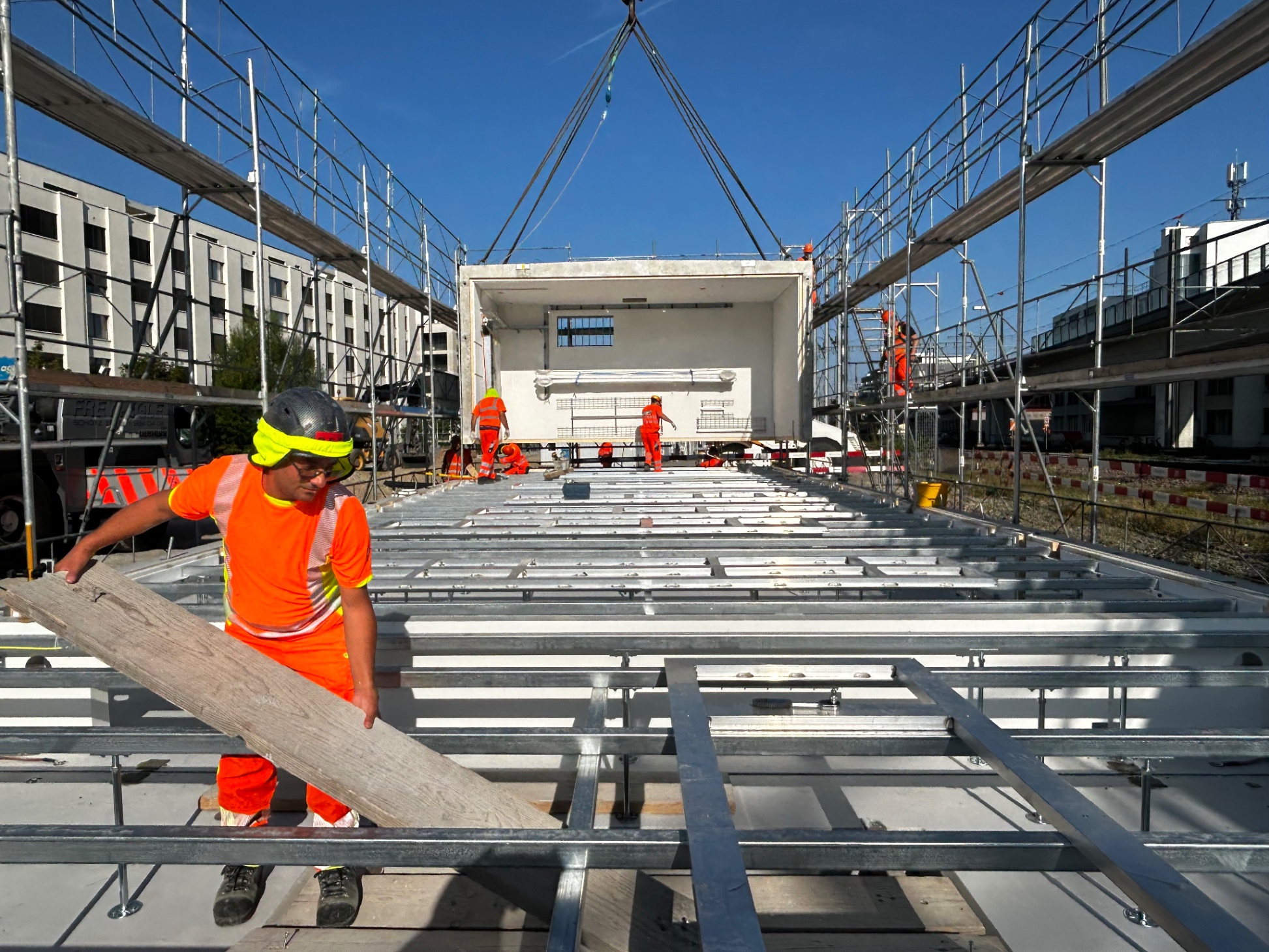 Bahntechnikgebäude Wallisellen — 23 Elemente an einem Tag — Bild 7