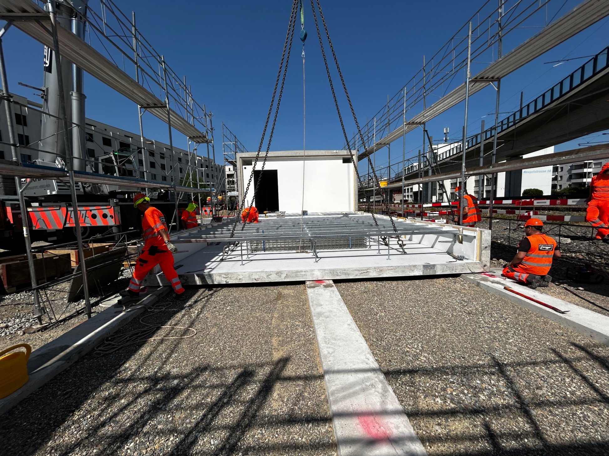 Bahntechnikgebäude Wallisellen — 23 Elemente an einem Tag — Bild 6