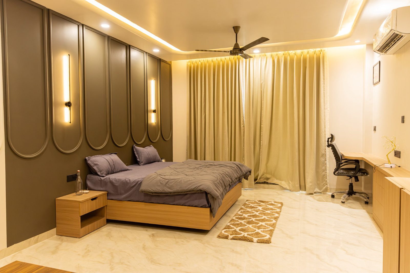Air-conditioned bedroom and indoor lounge at The Zuri Arcade, Kukas / Delhi-Ajmer Bypass, Jaipur (Photo 3)