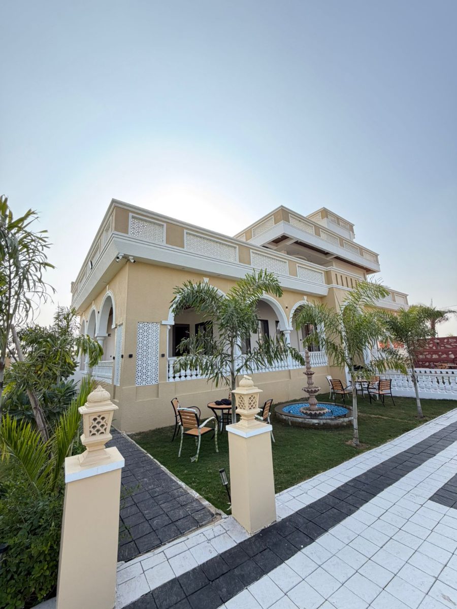 Garden lawn and exterior facade at The Royal Haveli, Kalwar Road, Hathoj, Jaipur (Photo 2)