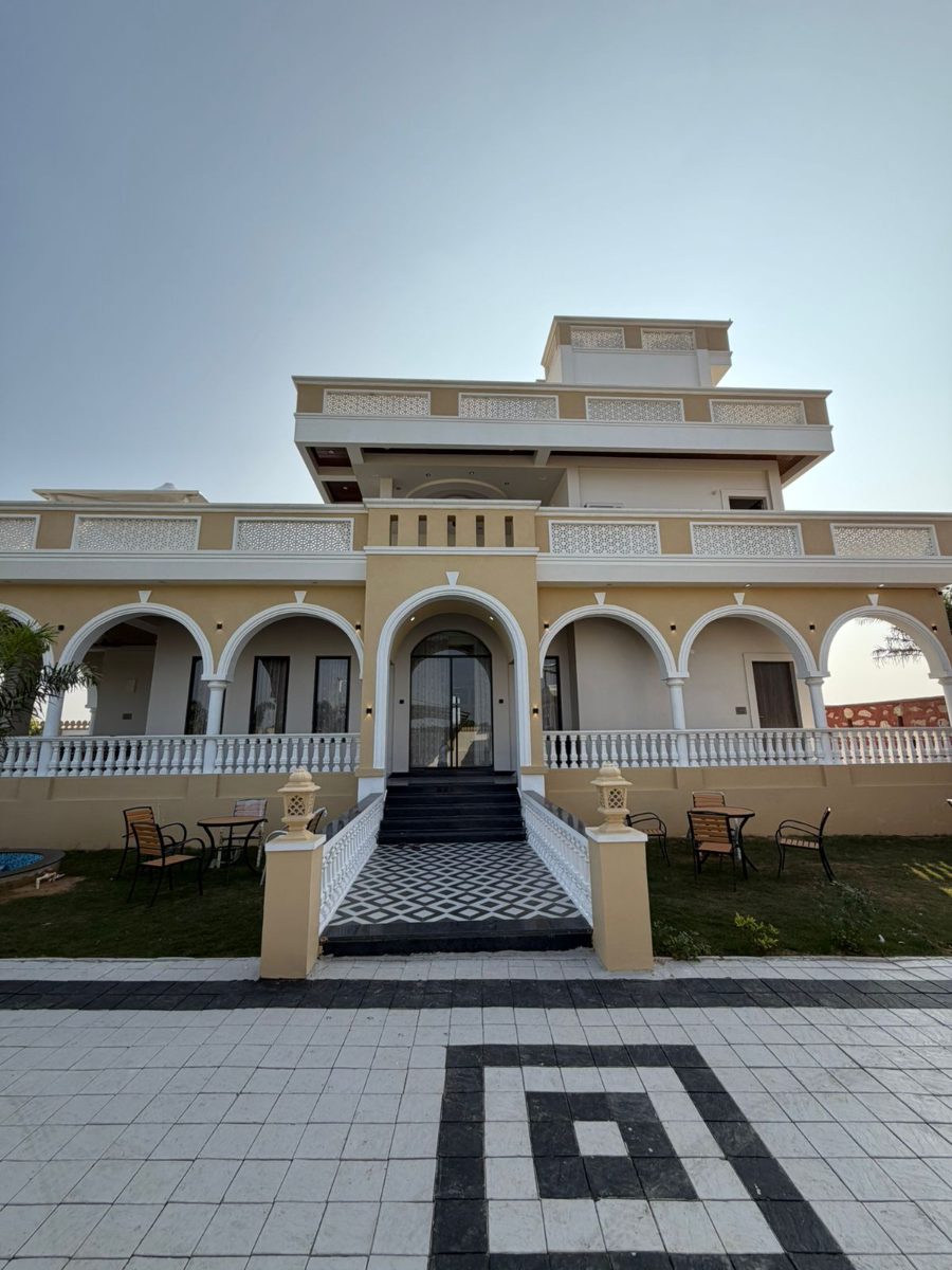 Air-conditioned bedroom and indoor lounge at The Royal Haveli, Kalwar Road, Hathoj, Jaipur (Photo 3)
