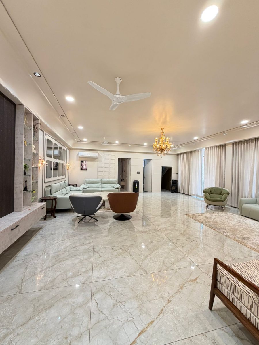 Air-conditioned bedroom and indoor lounge at The Royal Haveli, Kalwar Road, Hathoj, Jaipur (Photo 8)