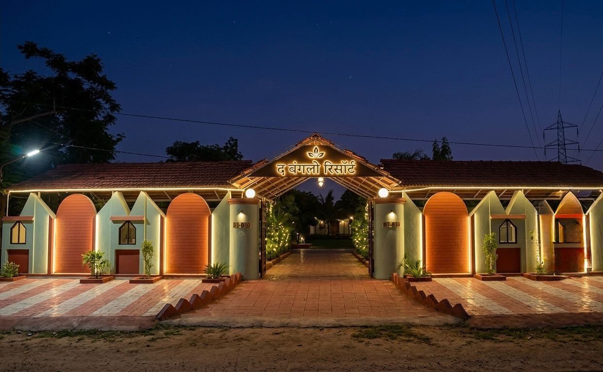 Garden lawn and exterior facade at The Banglow Resort, Kalwar Road, Bhambori, Jaipur (Photo 7)