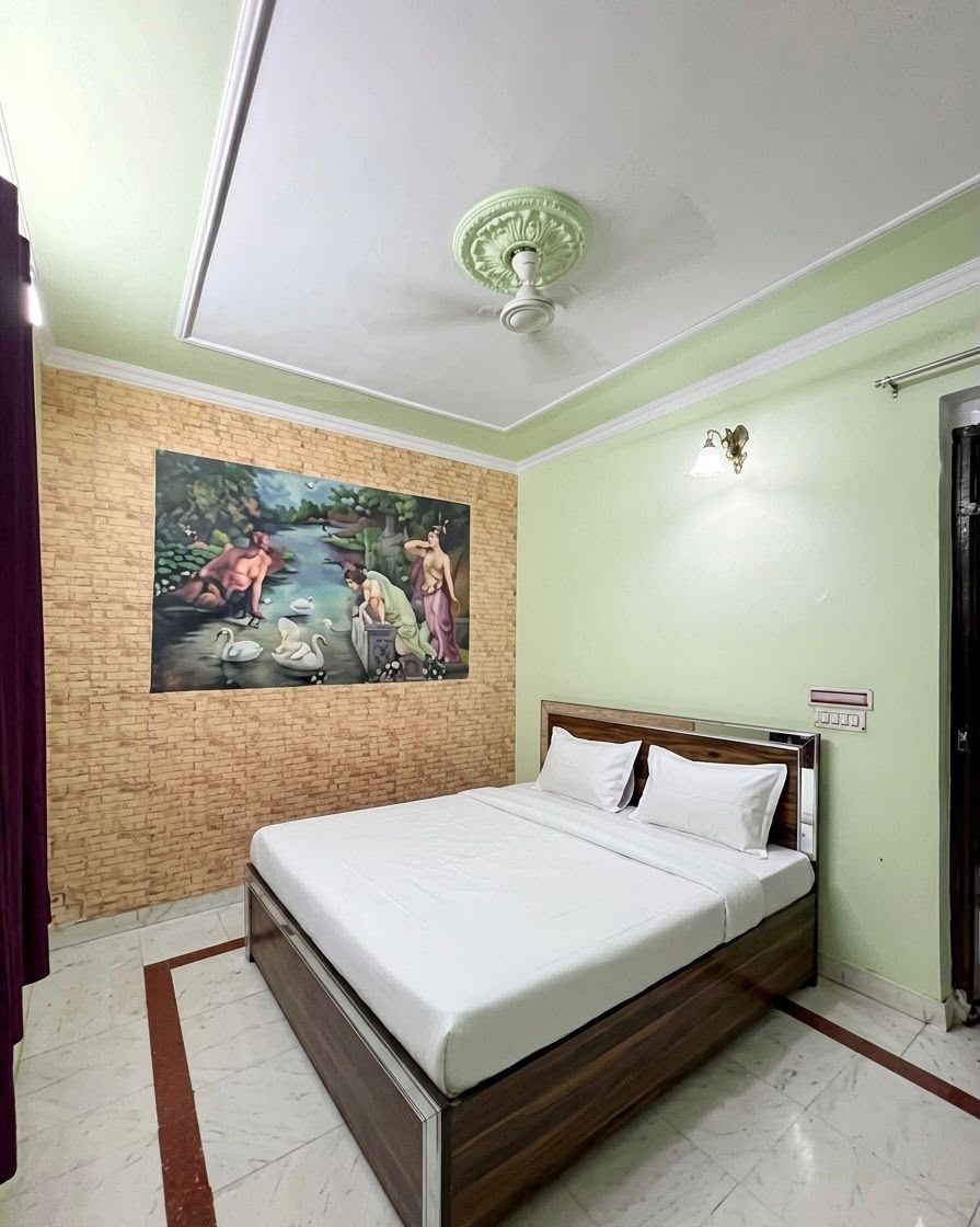 Air-conditioned bedroom and indoor lounge at The Banglow Resort, Kalwar Road, Bhambori, Jaipur (Photo 8)