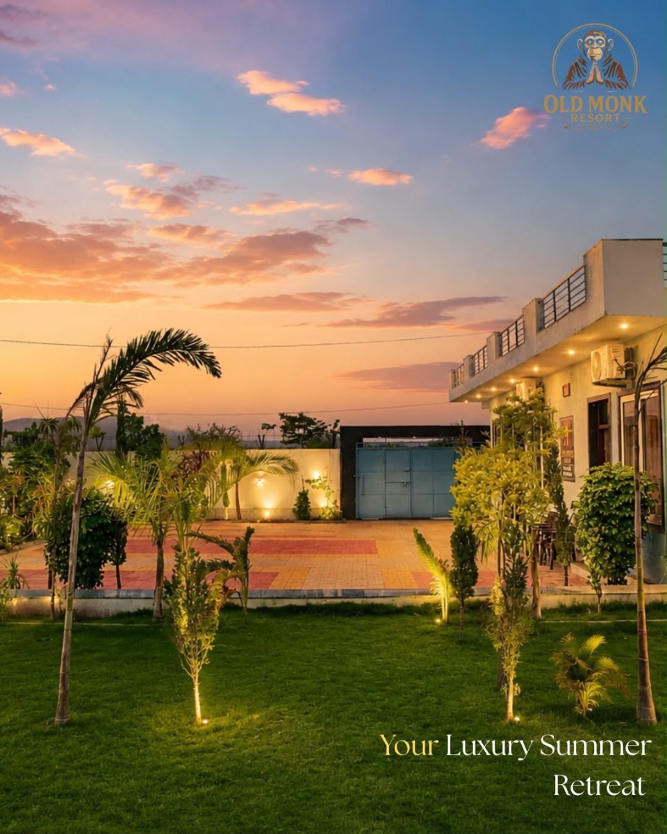 Air-conditioned bedroom and indoor lounge at The Old Monk Resort, Kalwar Road, Jaipur (Photo 8)