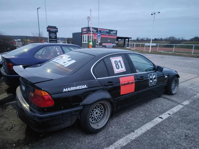 Poszerzenia/ Felony Tył BMW E46 Sedan/Touring