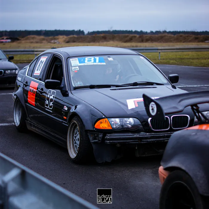 Zestaw poszerzeń BMW E46 ala M3 Sedan (felony)