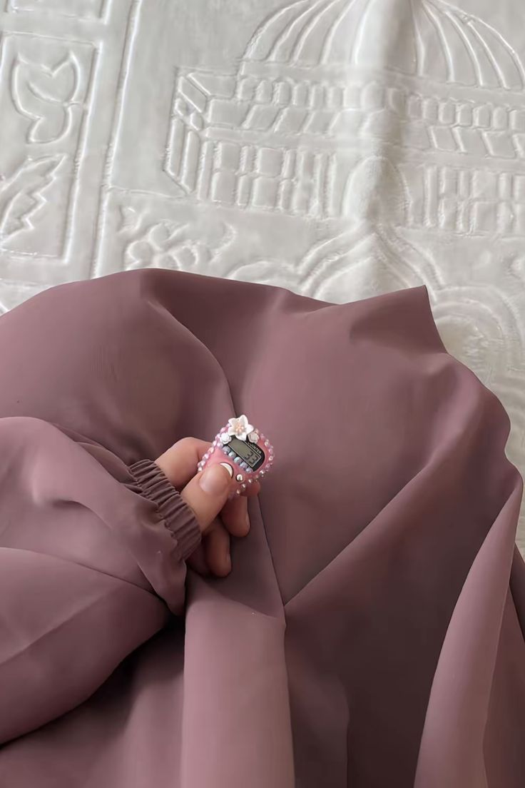 السلام عليكم جنى، اولا لازم تستعيني بالله، بالدعاء والاستغفار لانه سبحانه قادر انه يغير حياتك بلحظة وحدة بس، ثانيا، خلي كل تصرفاتك بحياتك بما يرضي الله لانه رح تسهلي على نفسك كثير صدقيني، مهما رحتي وا...