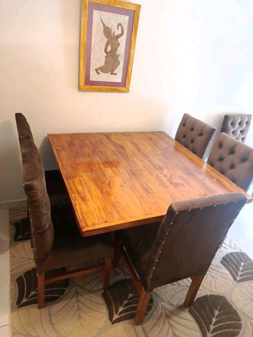 juego de comedor cuadrado con sillas capitoné