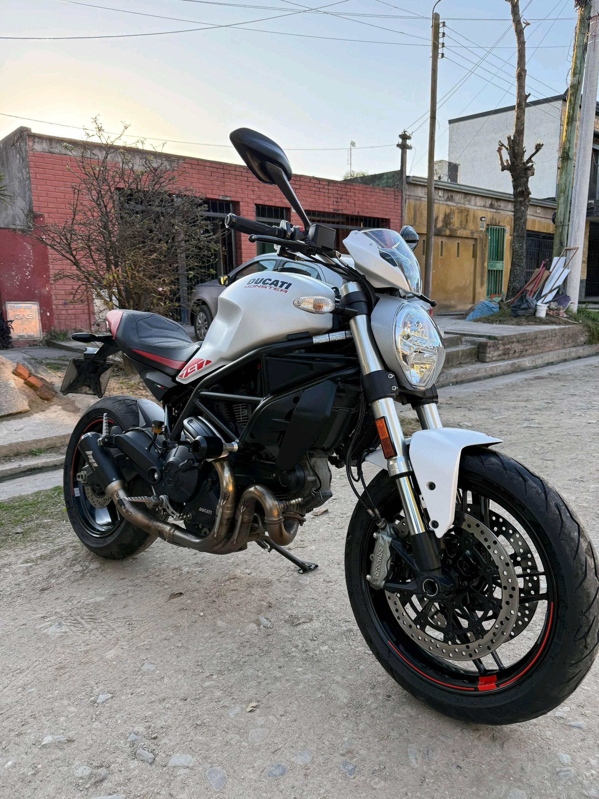 Ducati Monster 797