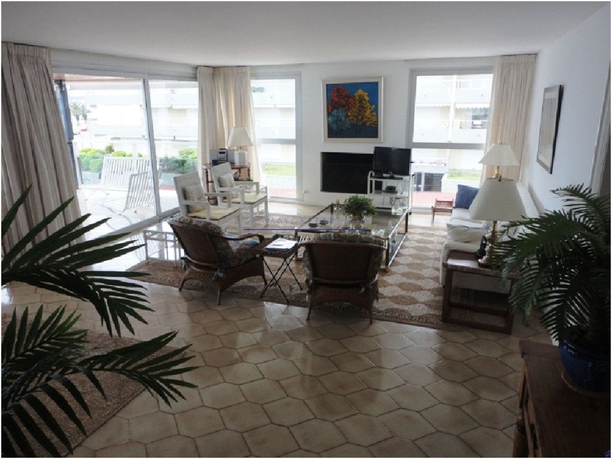Apartamento en Venta - Edificio Brioni