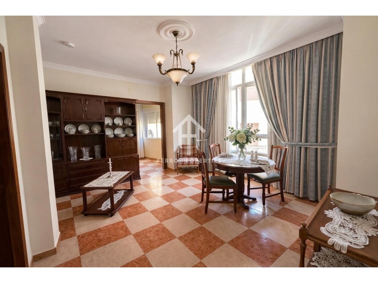 Helle 3-Zimmer-Wohnung mit privater Terrasse im Herzen von Loja