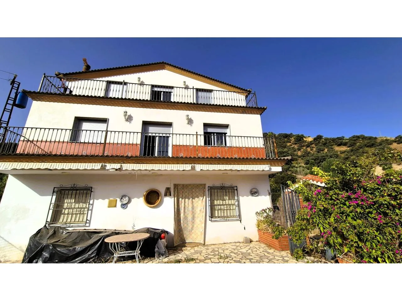 Repräsentative Finca mit eigener Wasserquelle in Algarinejo, Granada