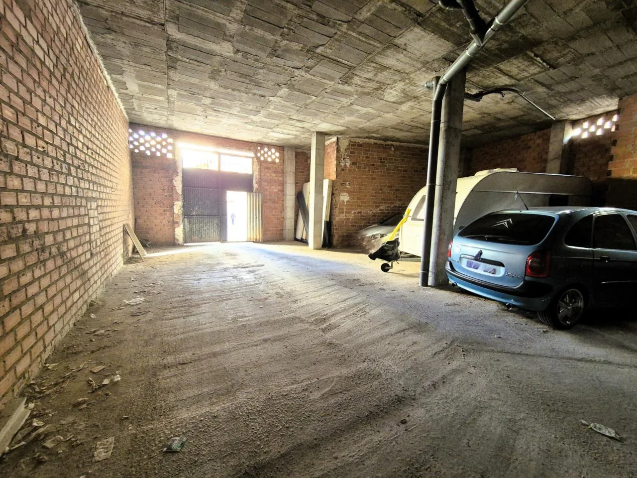 Großzügige Erdgeschossfläche (220 m²) mit Potenzial in Loja
