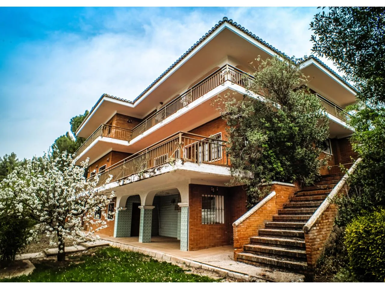Exklusives Tennis-Resort & Stilvolle Privatvilla in Loja
