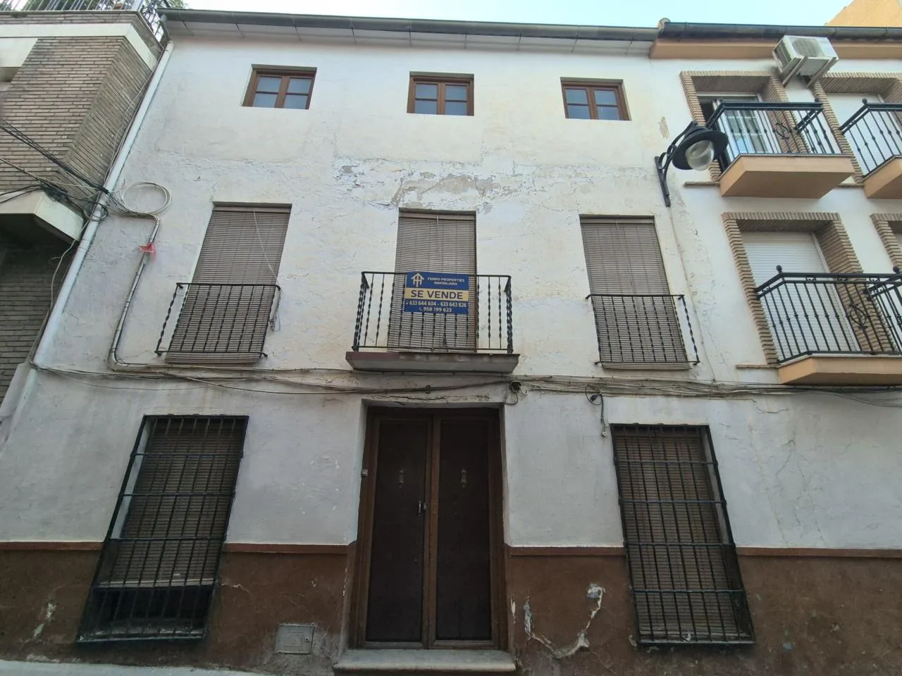 Historisches Stadthaus mit saniertem Dach und Potenzial in Loja