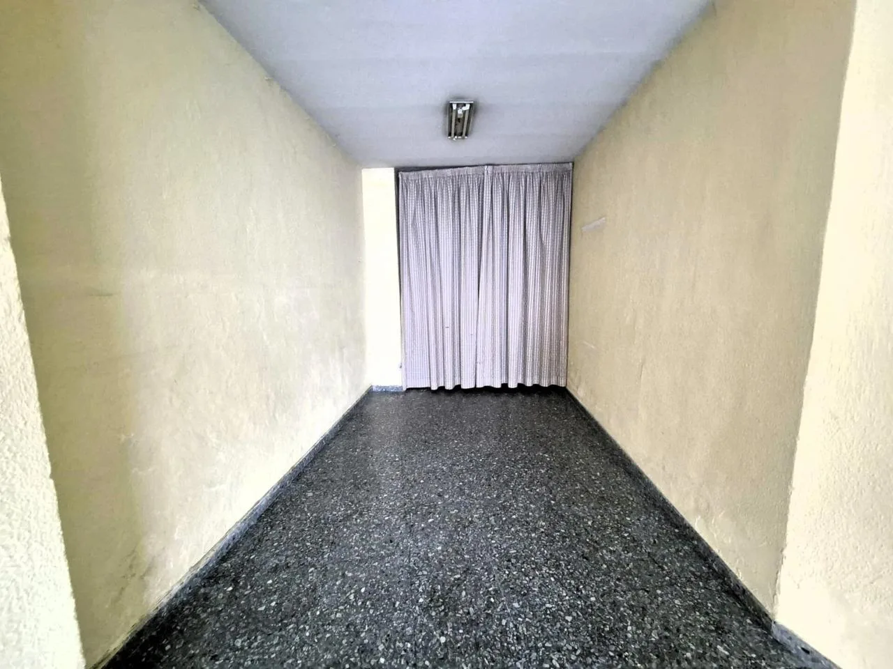 Vielseitige 78 m² Gewerbefläche in strategischer Lage in Loja