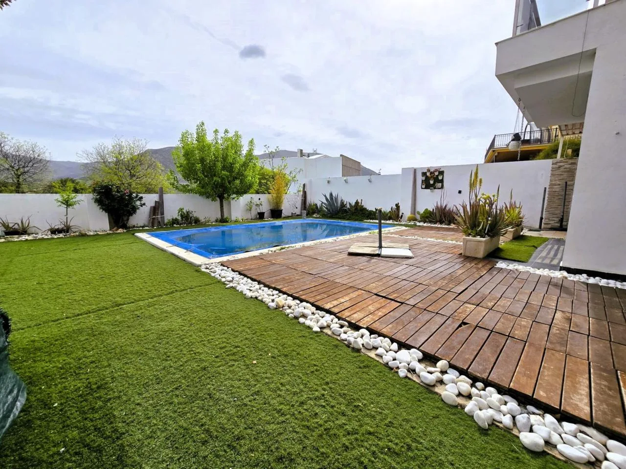 Moderne Designer-Villa in Loja: Eleganz, Privatsphäre und Weitblick