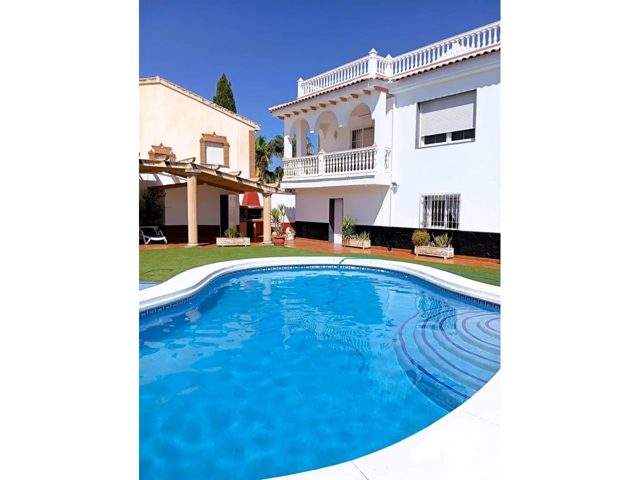 Freistehende Villa in Loja: Höchste Bauqualität, Pool & Privatsphäre