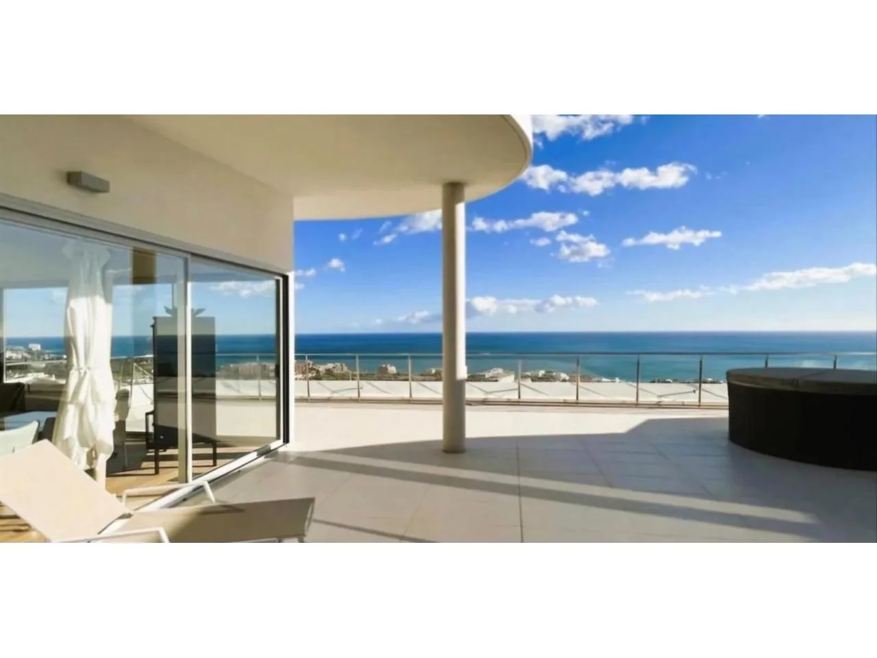 Luxus-Penthouse mit privatem Spa & Meerblick in Benalmádena